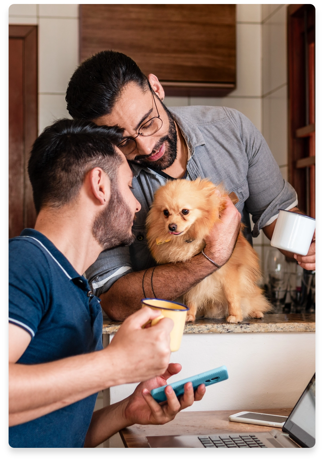 Contratação de seguro on-line e com serviços de assistência 24 horas.